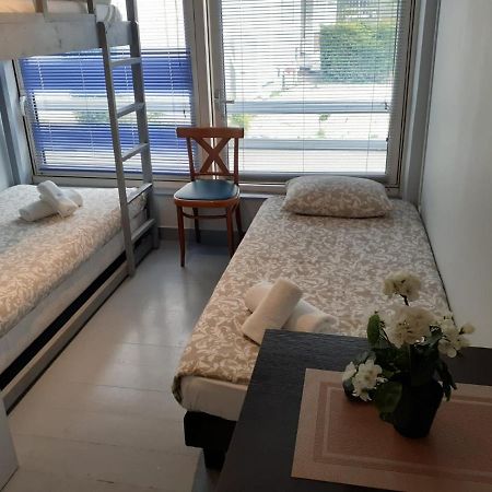 Paris Par Trains, Area, Studios Avec Salle De Bain Et Kitchenette Privees, Ou, Chambres Avec Salles Bain Et Cuisines Communes Persan 外观 照片