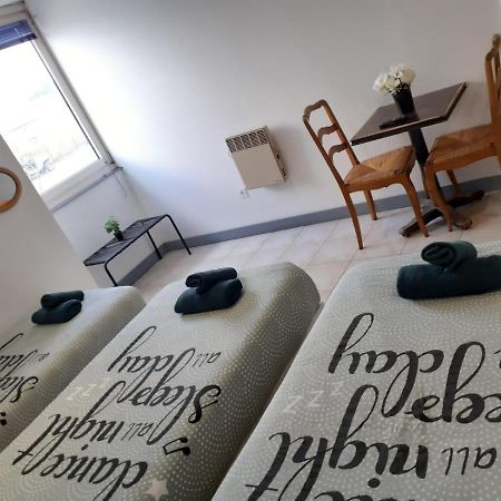 Paris Par Trains, Area, Studios Avec Salle De Bain Et Kitchenette Privees, Ou, Chambres Avec Salles Bain Et Cuisines Communes Persan 外观 照片