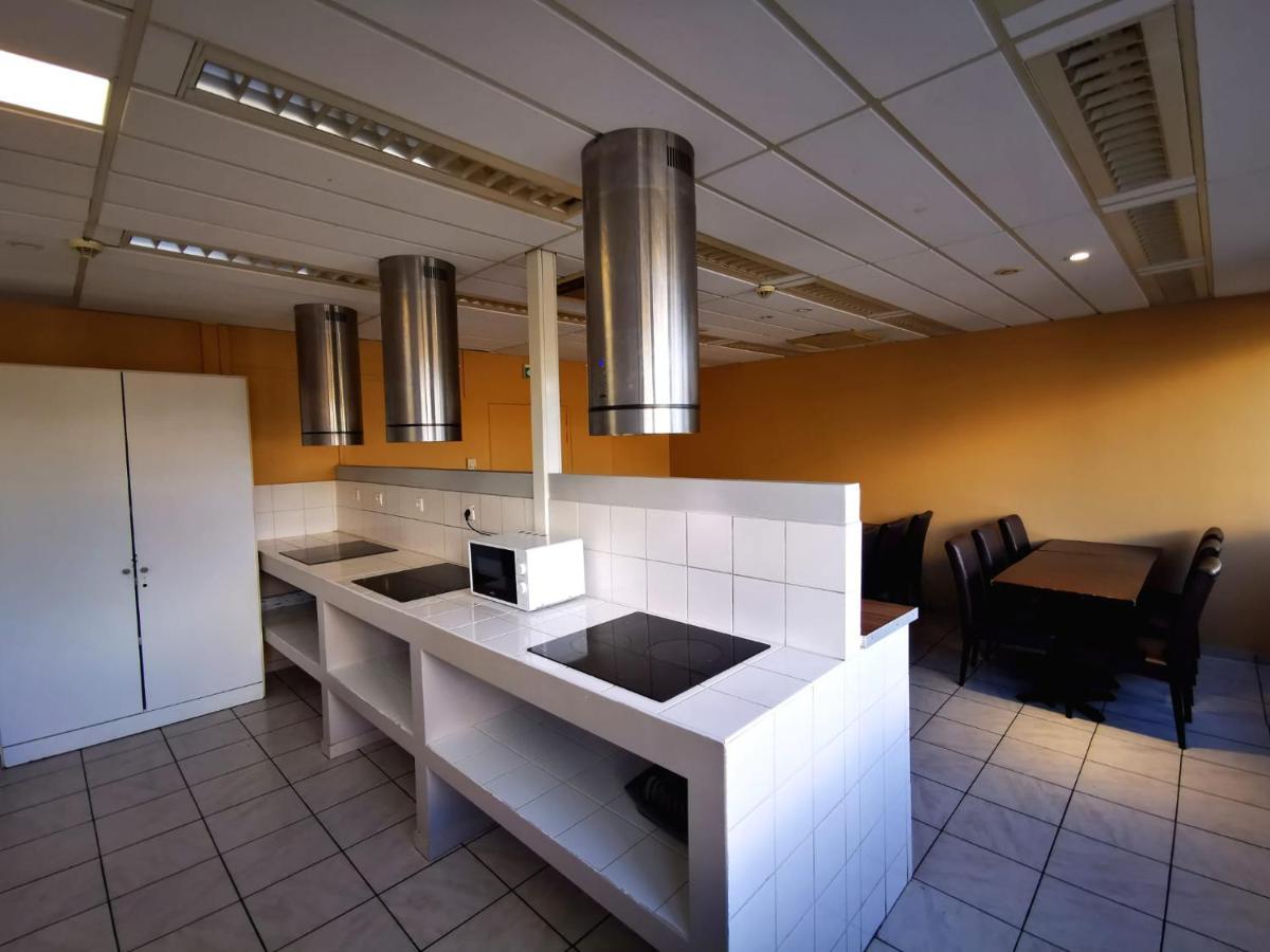 Paris Par Trains, Area, Studios Avec Salle De Bain Et Kitchenette Privees, Ou, Chambres Avec Salles Bain Et Cuisines Communes Persan 外观 照片