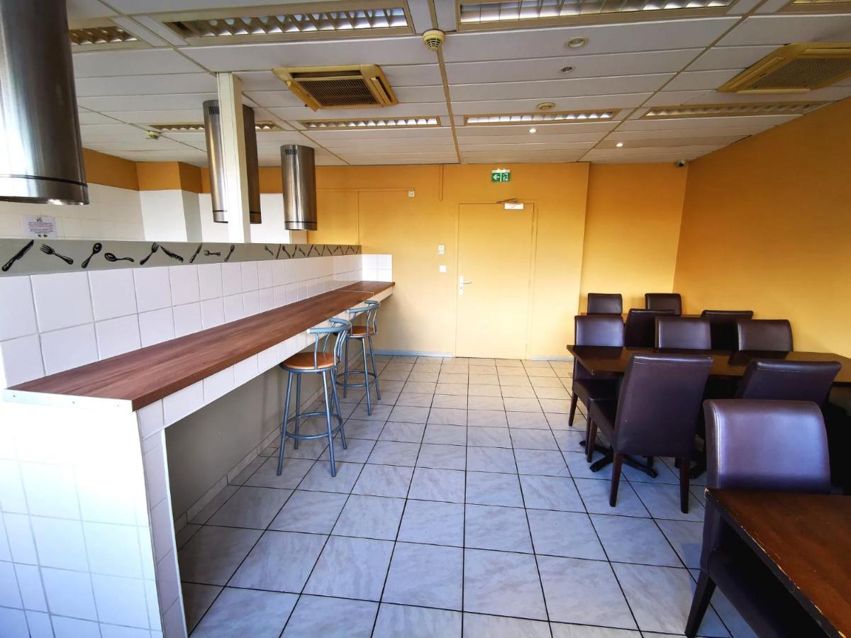 Paris Par Trains, Area, Studios Avec Salle De Bain Et Kitchenette Privees, Ou, Chambres Avec Salles Bain Et Cuisines Communes Persan 外观 照片