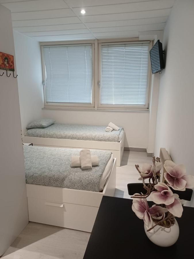 Paris Par Trains, Area, Studios Avec Salle De Bain Et Kitchenette Privees, Ou, Chambres Avec Salles Bain Et Cuisines Communes Persan 外观 照片