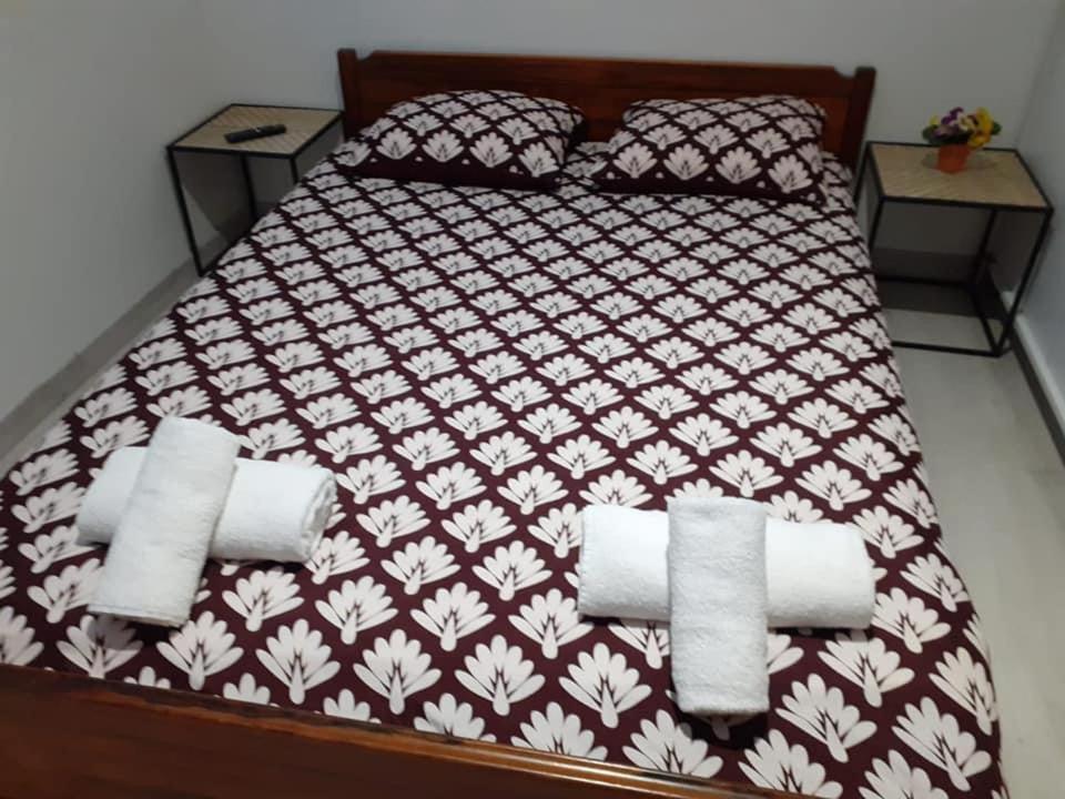 Paris Par Trains, Area, Studios Avec Salle De Bain Et Kitchenette Privees, Ou, Chambres Avec Salles Bain Et Cuisines Communes Persan 外观 照片