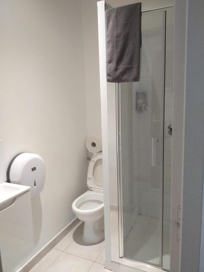 Paris Par Trains, Area, Studios Avec Salle De Bain Et Kitchenette Privees, Ou, Chambres Avec Salles Bain Et Cuisines Communes Persan 外观 照片