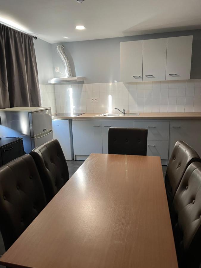 Paris Par Trains, Area, Studios Avec Salle De Bain Et Kitchenette Privees, Ou, Chambres Avec Salles Bain Et Cuisines Communes Persan 外观 照片