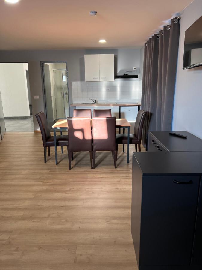 Paris Par Trains, Area, Studios Avec Salle De Bain Et Kitchenette Privees, Ou, Chambres Avec Salles Bain Et Cuisines Communes Persan 外观 照片
